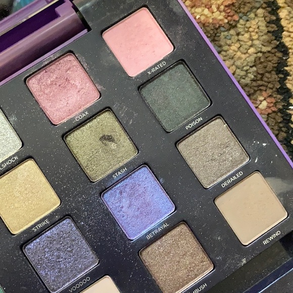 Urban Decay Vice 2 Eyeshadow Pallet - Picture 3 of 5